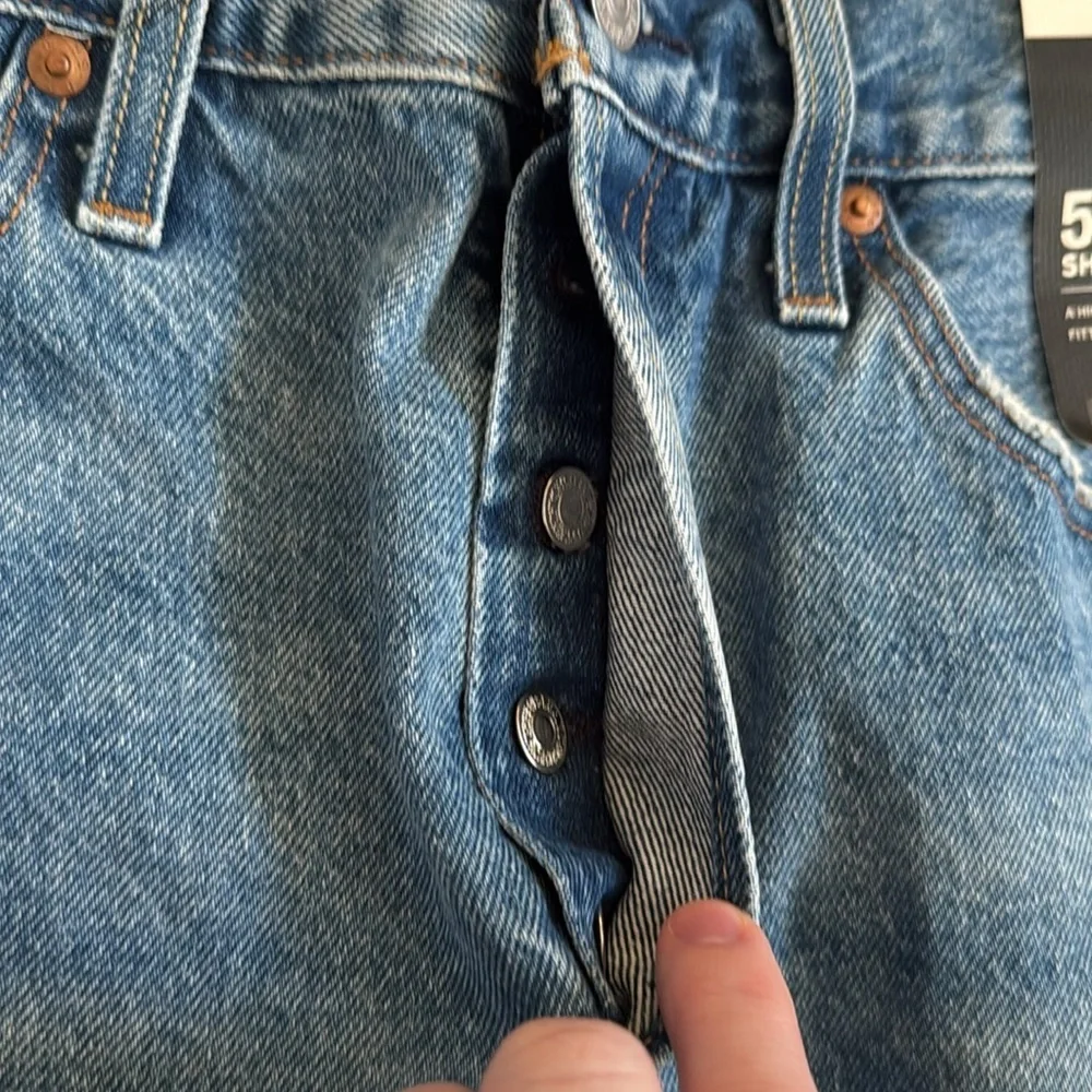 Levi’s 501 High Rise Shorts - Picture 10 of 13